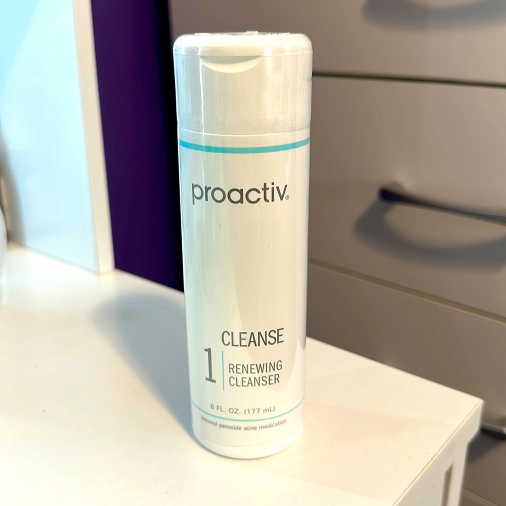 Proactiv Renewing Cleanser 6 FL. OZ. (177 mL) Benzoyl Peroxide Acne Medication